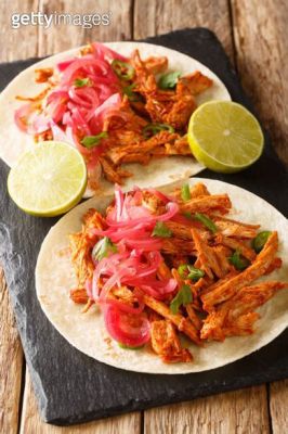  Cochinita Pibil: Smak rozpływającego się w ustach mięsa zanurzonego w intensywnym, cytrusowym sosie!