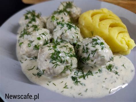  Mantı - Delikatne mięsne pierożki w aromatycznym sosie jogurtowym!